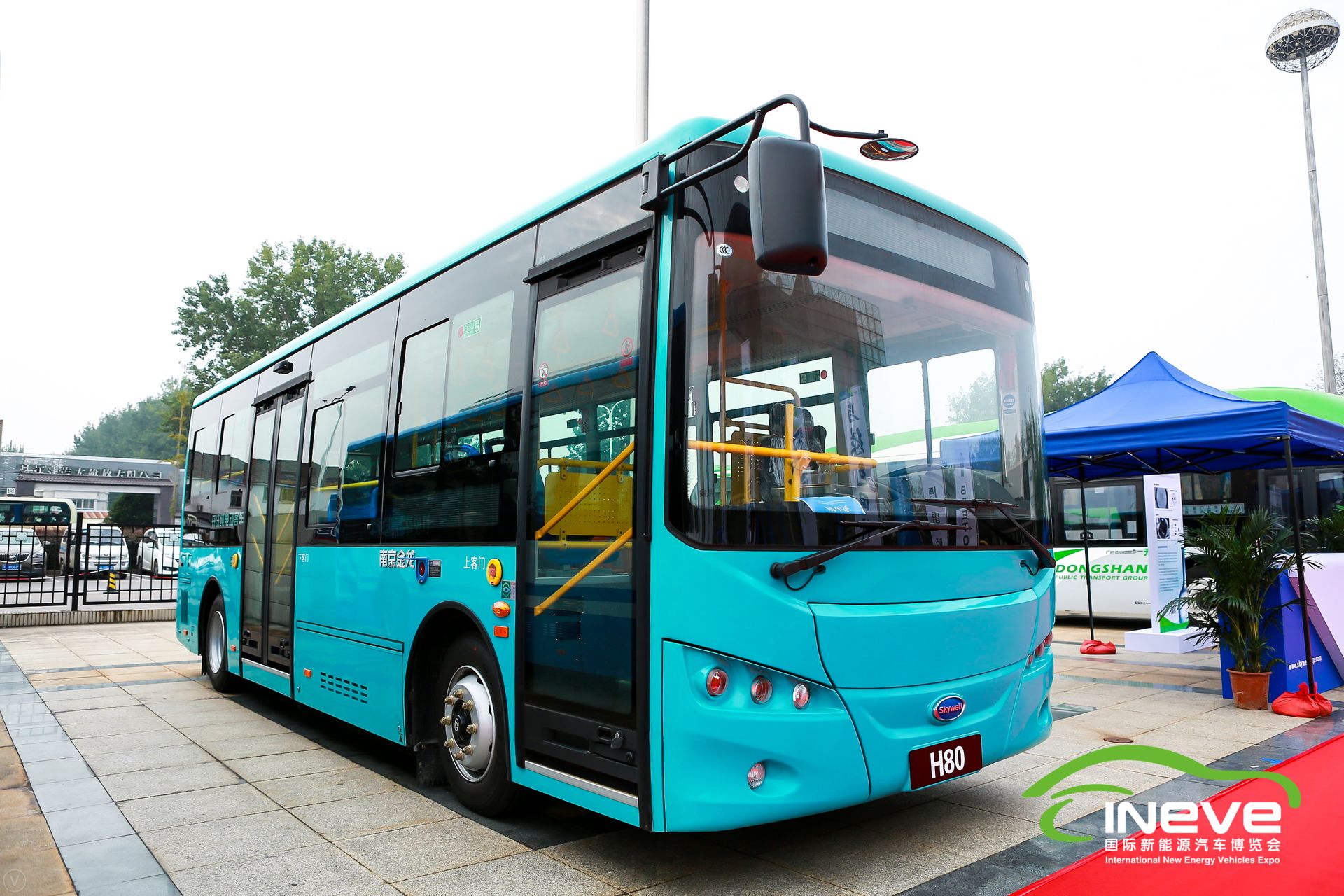 南京金龍亮相2018南京國際新能源汽車博覽會，斬獲殊榮！